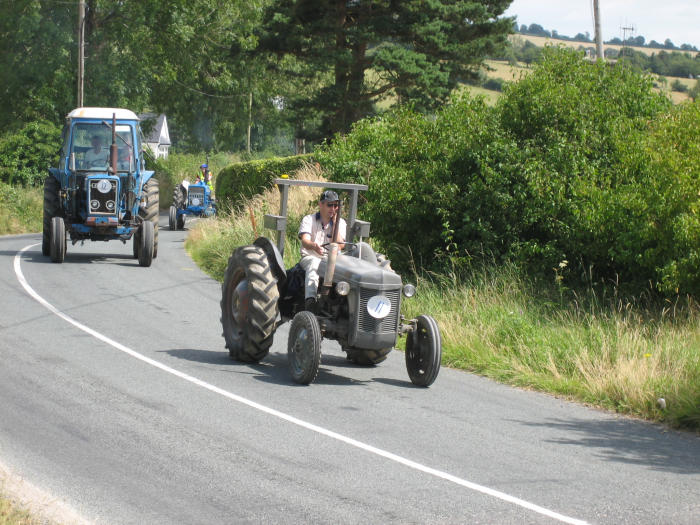 ../Images/Fr. Murphy Vintage Tractor Run 2006--28.JPG